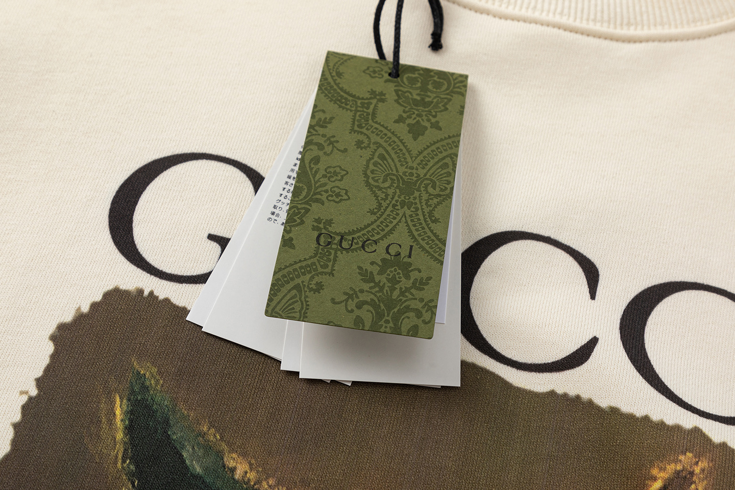 Gucci 高仿黑貓與鴨子插畫圓領長袖 奶白色休閒上衣| 12 Gucci 高仿黑貓與鴨子插畫圓領長袖 奶白色休閒上衣