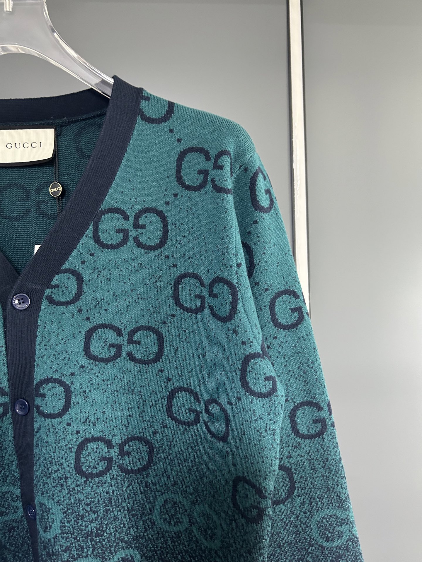 Gucci 原單男士針織外套 綠黑漸層GG滿版 V領開襟設計| 12 Gucci 原單男士針織外套 綠黑漸層GG滿版 V領開襟設計