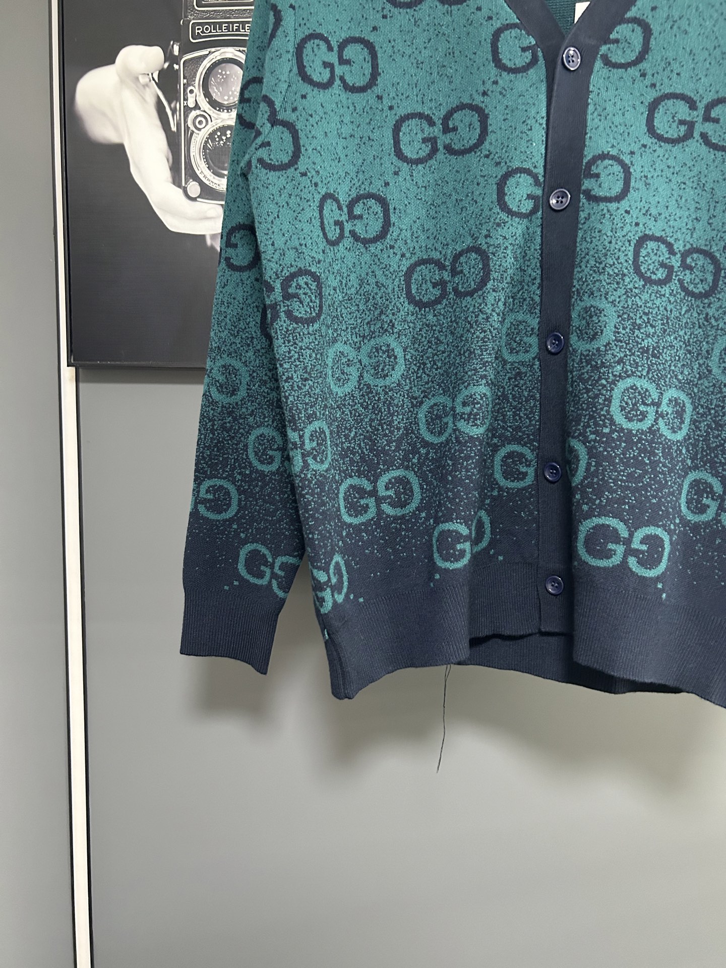 Gucci 原單男士針織外套 綠黑漸層GG滿版 V領開襟設計| 10 Gucci 原單男士針織外套 綠黑漸層GG滿版 V領開襟設計