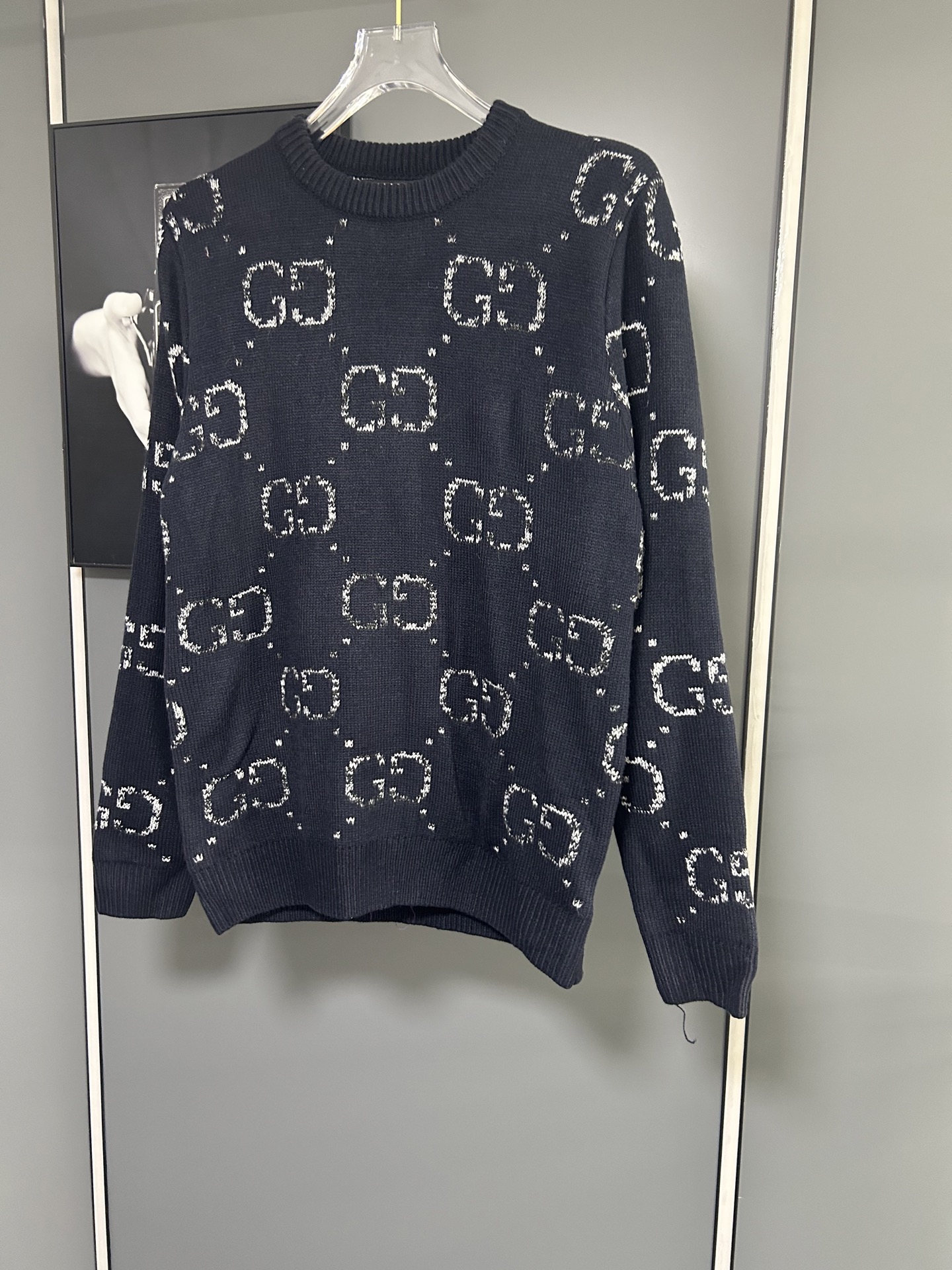 Gucci 高仿男針織毛衣 黑底白GG圖騰設計 低調中顯品味| 13 Gucci 高仿男針織毛衣 黑底白GG圖騰設計 低調中顯品味