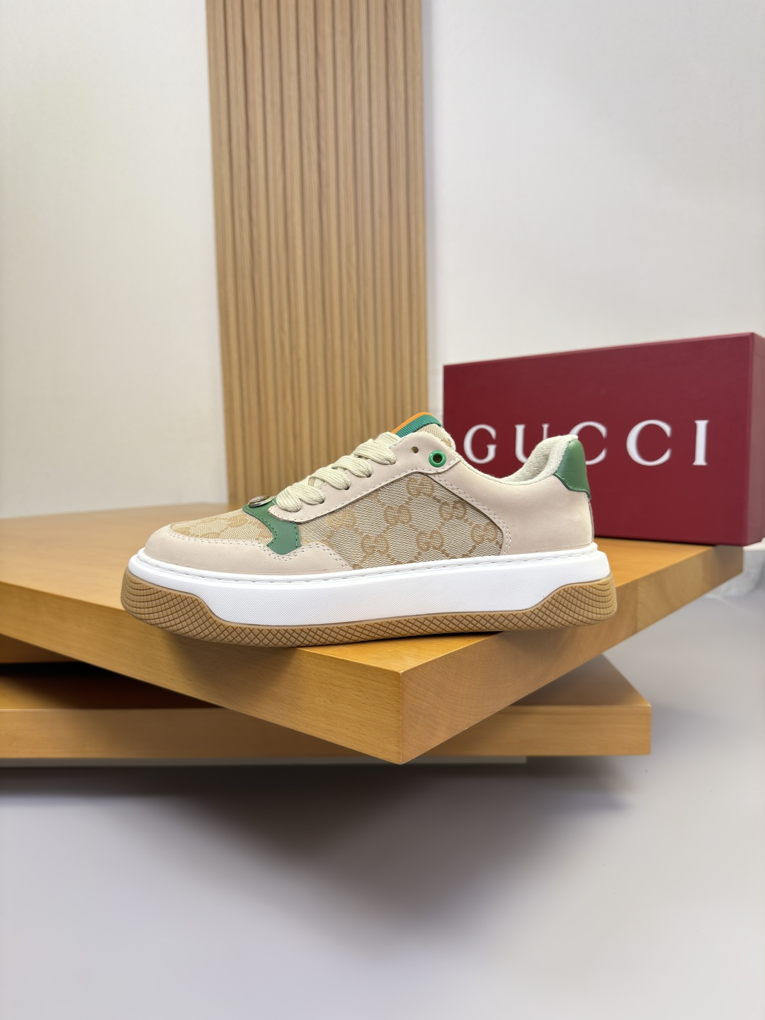 Gucci高仿男士帆布拼皮運動鞋 綠標點綴卡其色復古鞋型| 11 Gucci高仿男士帆布拼皮運動鞋 綠標點綴卡其色復古鞋型