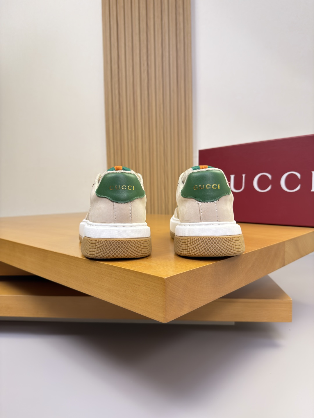Gucci高仿男士帆布拼皮運動鞋 綠標點綴卡其色復古鞋型| 8 Gucci高仿男士帆布拼皮運動鞋 綠標點綴卡其色復古鞋型