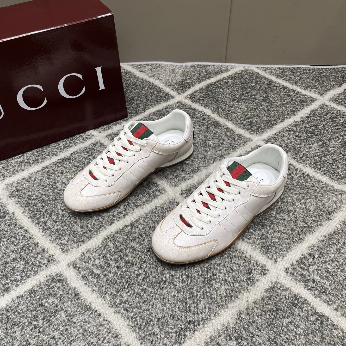 GucciA貨白色男士休閒鞋 織帶裝飾復古修身設計| 12 GucciA貨白色男士休閒鞋 織帶裝飾復古修身設計