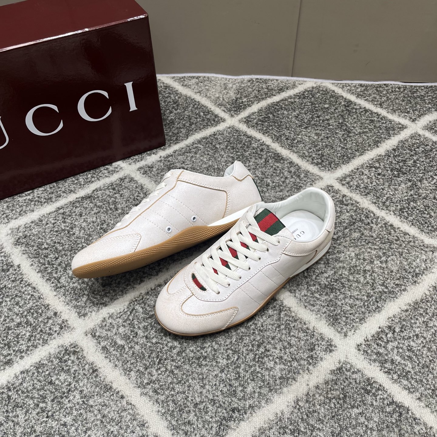 GucciA貨白色男士休閒鞋 織帶裝飾復古修身設計| 8 GucciA貨白色男士休閒鞋 織帶裝飾復古修身設計