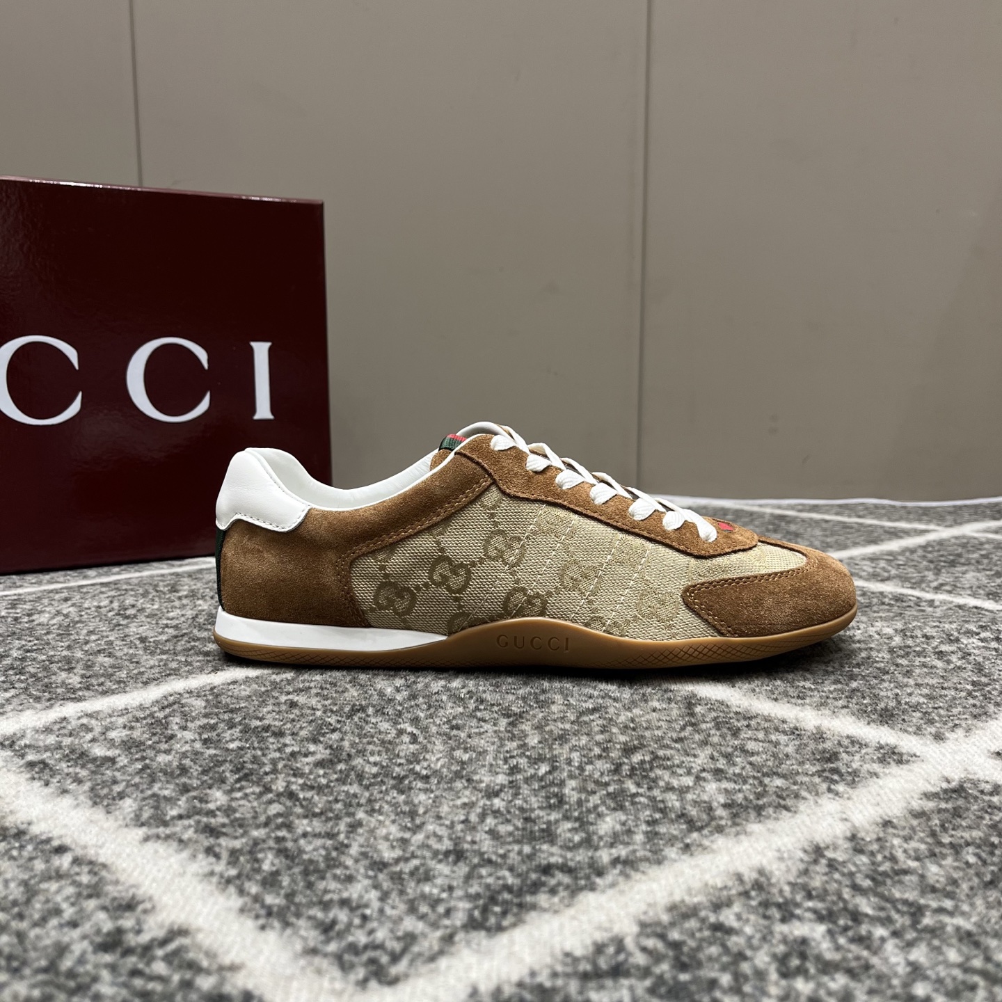 Gucci高仿復古男鞋 GG帆布拼麂皮 原色復刻低筒設計| 10 Gucci高仿復古男鞋 GG帆布拼麂皮 原色復刻低筒設計