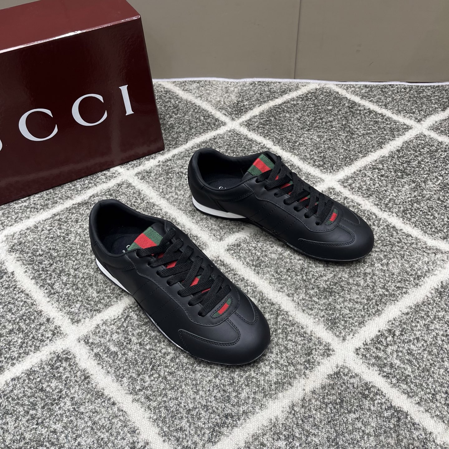 Gucci原單黑色男士運動鞋 經典紅綠織帶設計極簡款| 14 Gucci原單黑色男士運動鞋 經典紅綠織帶設計極簡款