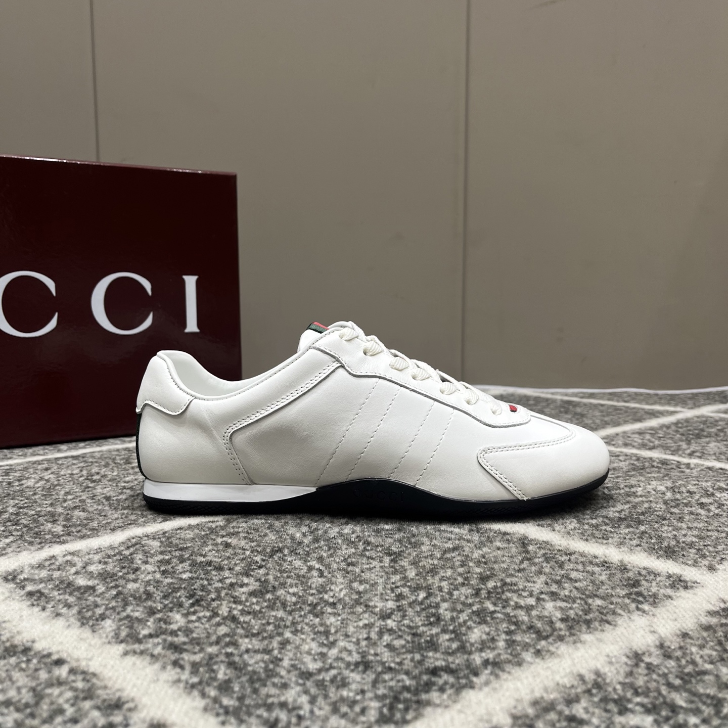 Gucci高仿男鞋 全白皮革經典織帶設計 舒適修身款| 10 Gucci高仿男鞋 全白皮革經典織帶設計 舒適修身款