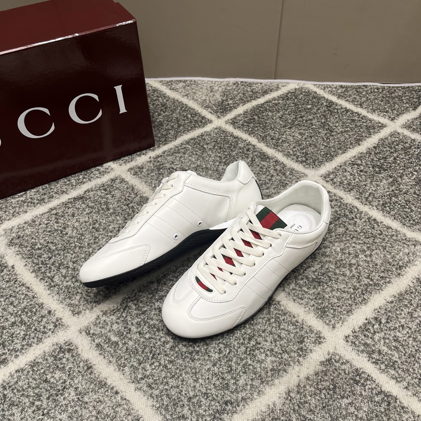 Gucci高仿男鞋 全白皮革經典織帶設計 舒適修身款| 9 Gucci高仿男鞋 全白皮革經典織帶設計 舒適修身款