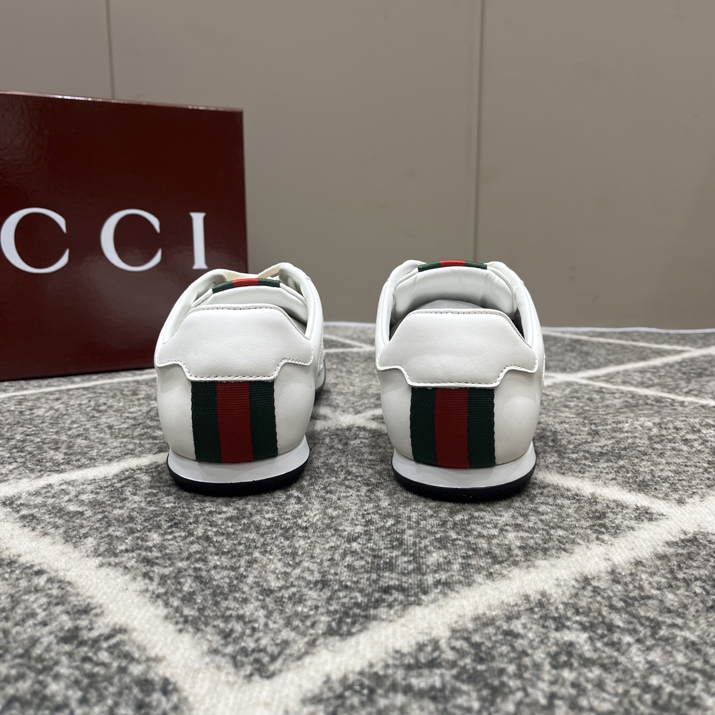 Gucci高仿男鞋 全白皮革經典織帶設計 舒適修身款| 8 Gucci高仿男鞋 全白皮革經典織帶設計 舒適修身款