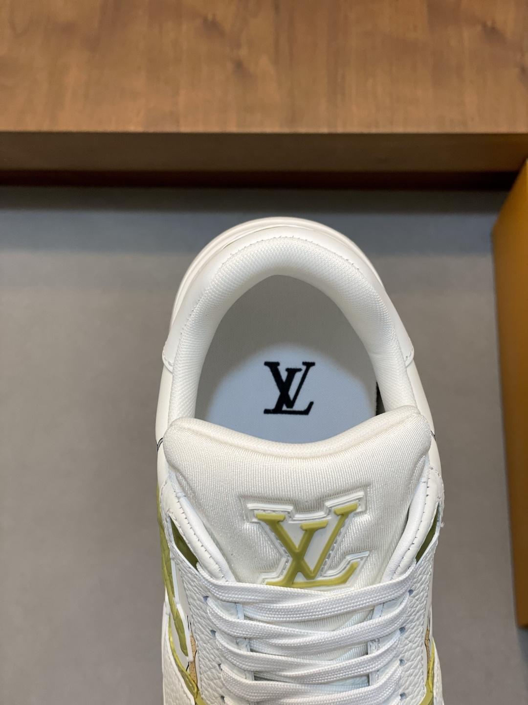 LV 高仿 男款 Trainer 白綠清新款 動物刺繡潮流運動鞋| 9 LV 高仿 男款 Trainer 白綠清新款 動物刺繡潮流運動鞋