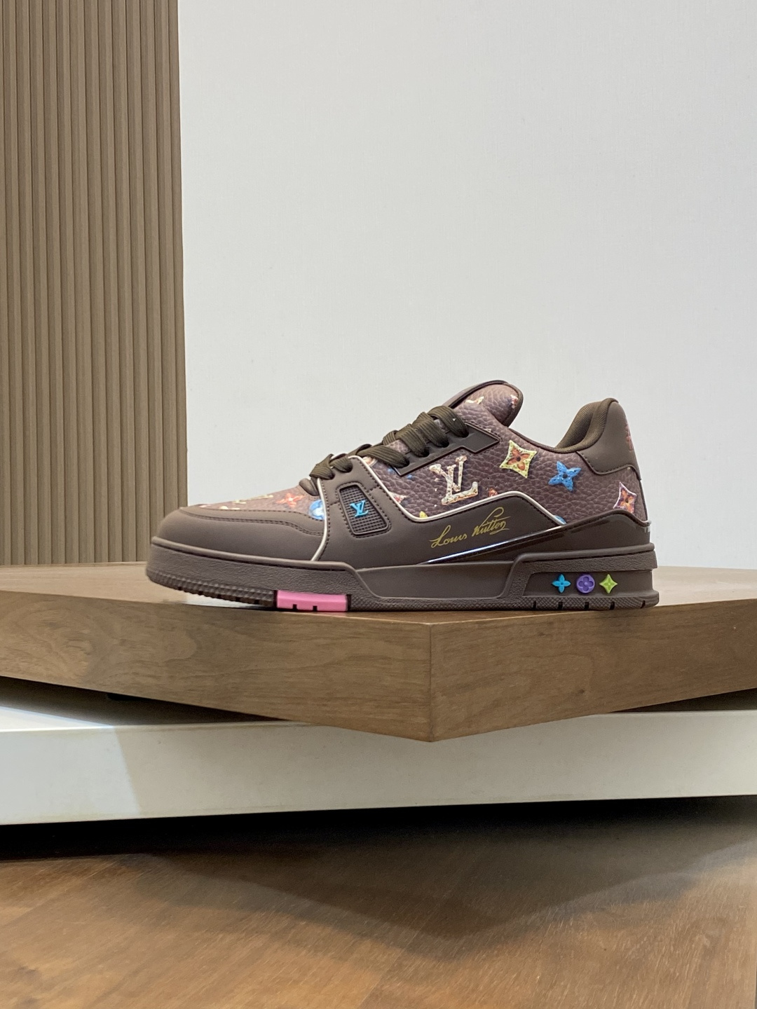 LV A貨 男款 Trainer 棕色滿印刺繡鞋 多彩元素個性設計| 14 LV A貨 男款 Trainer 棕色滿印刺繡鞋 多彩元素個性設計