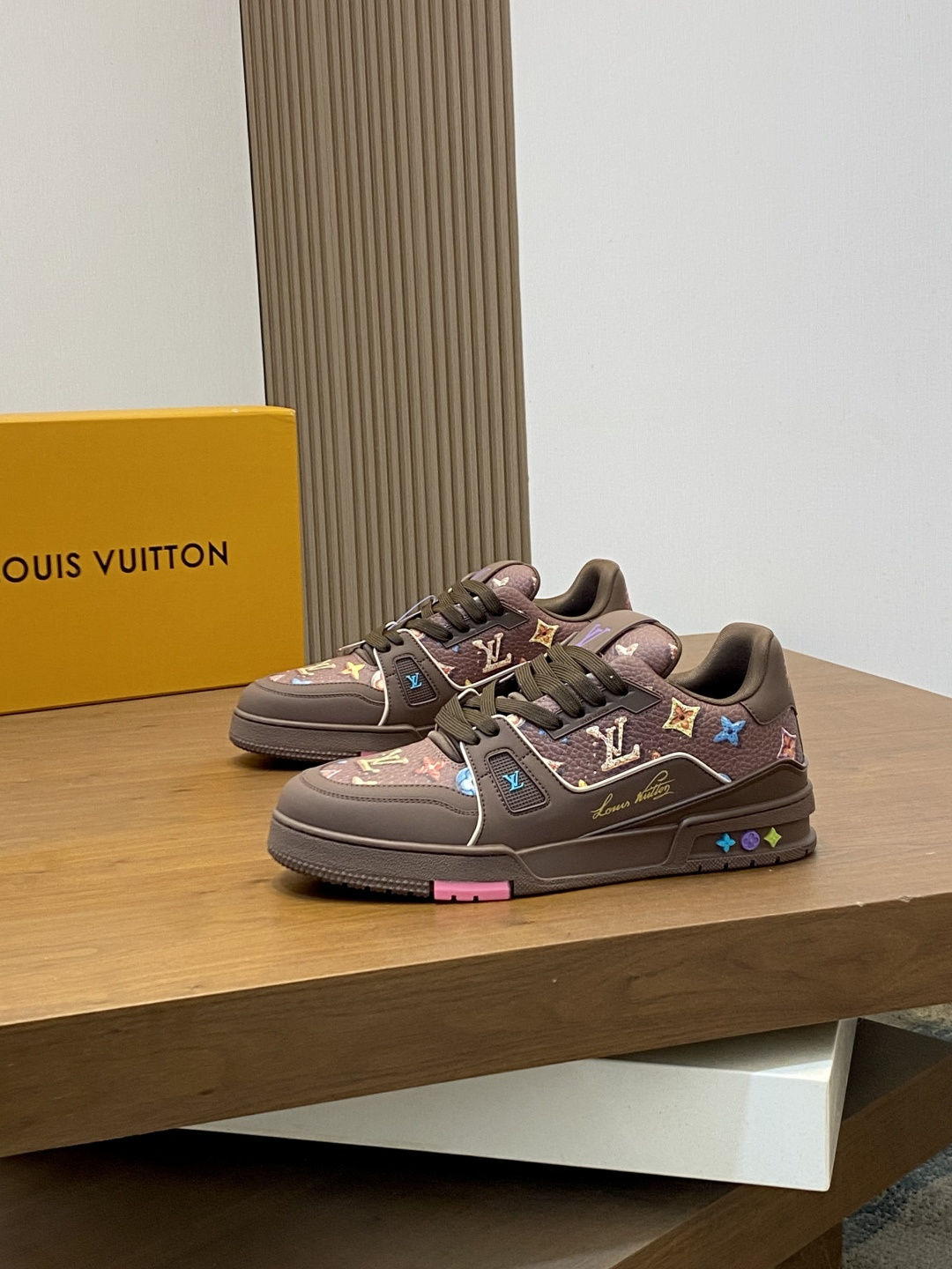 LV A貨 男款 Trainer 棕色滿印刺繡鞋 多彩元素個性設計| 13 LV A貨 男款 Trainer 棕色滿印刺繡鞋 多彩元素個性設計