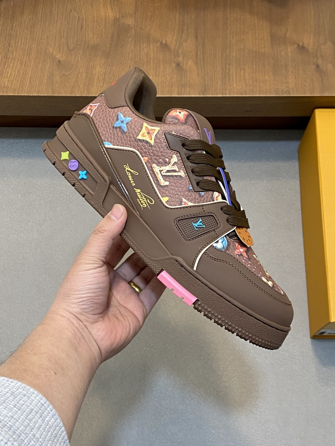 LV A貨 男款 Trainer 棕色滿印刺繡鞋 多彩元素個性設計| 12 LV A貨 男款 Trainer 棕色滿印刺繡鞋 多彩元素個性設計