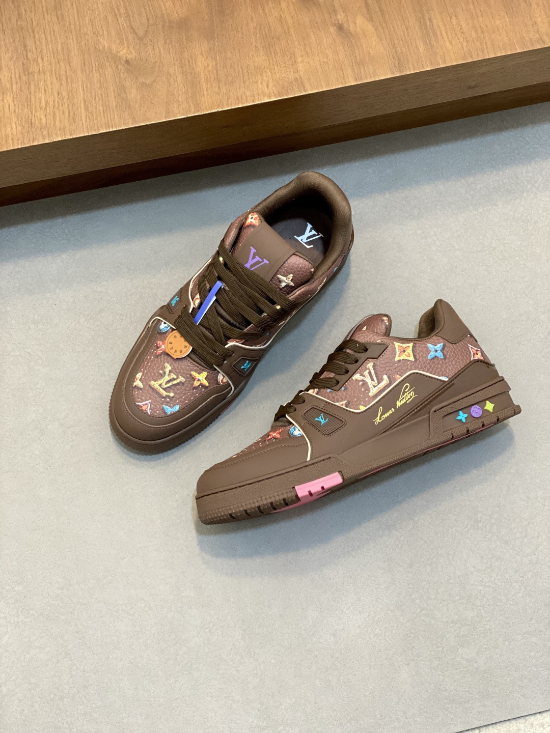 LV A貨 男款 Trainer 棕色滿印刺繡鞋 多彩元素個性設計| 11 LV A貨 男款 Trainer 棕色滿印刺繡鞋 多彩元素個性設計