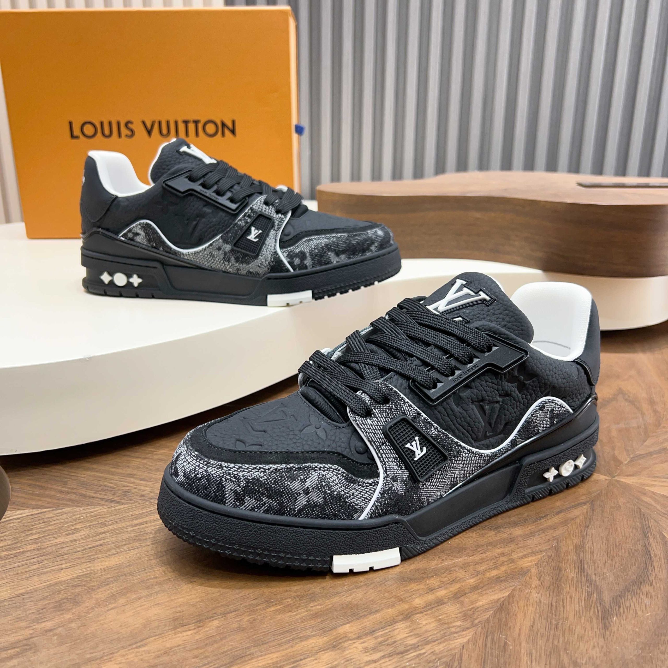 LV 一比一 男款 Trainer 全黑丹寧拼接鞋 低調質感精品運動鞋| 7 LV 一比一 男款 Trainer 全黑丹寧拼接鞋 低調質感精品運動鞋