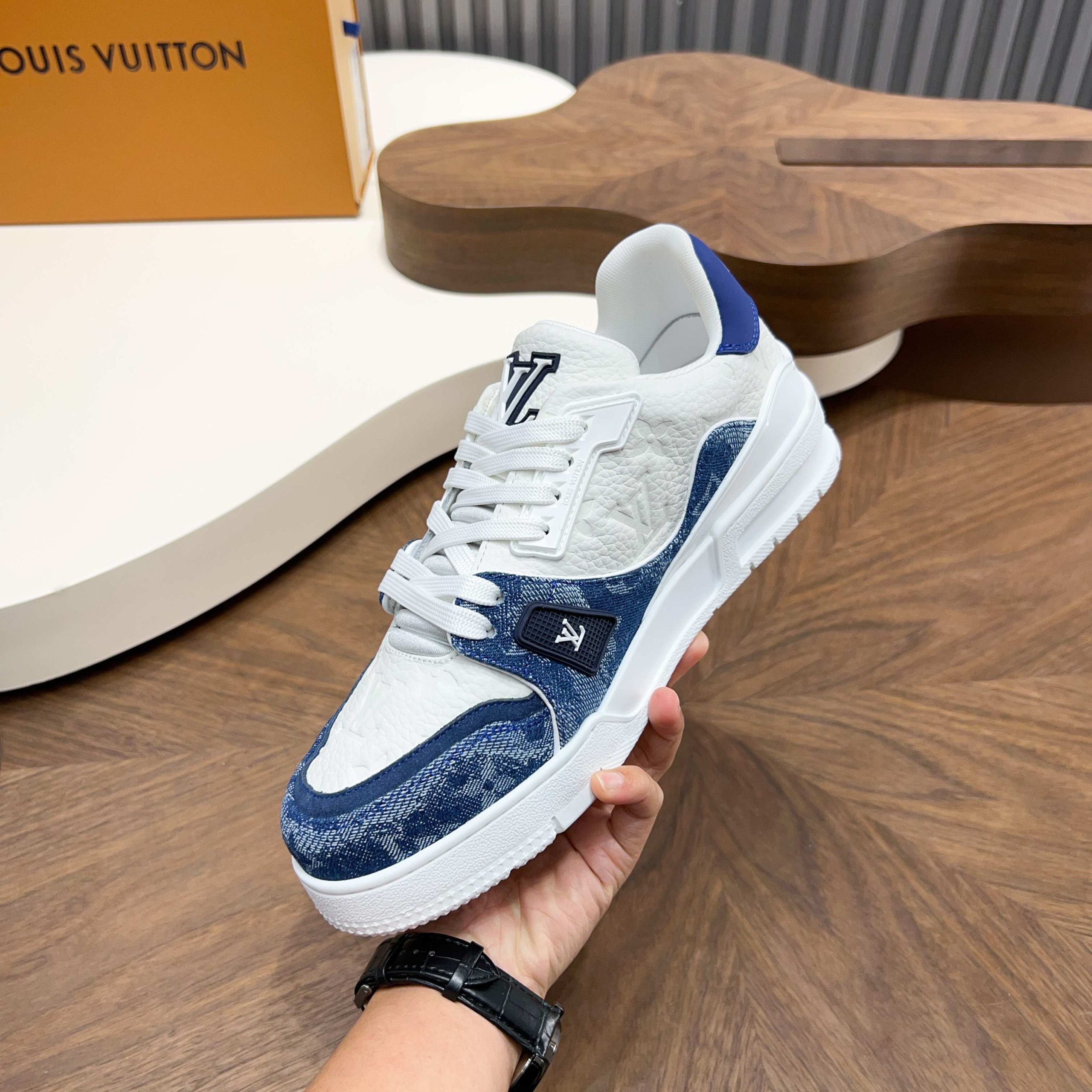 LV 原單 男款 Monogram 低筒運動鞋 咖啡色滿印款 輕奢復古風格| 9 LV 原單 男款 Monogram 低筒運動鞋 咖啡色滿印款 輕奢復古風格
