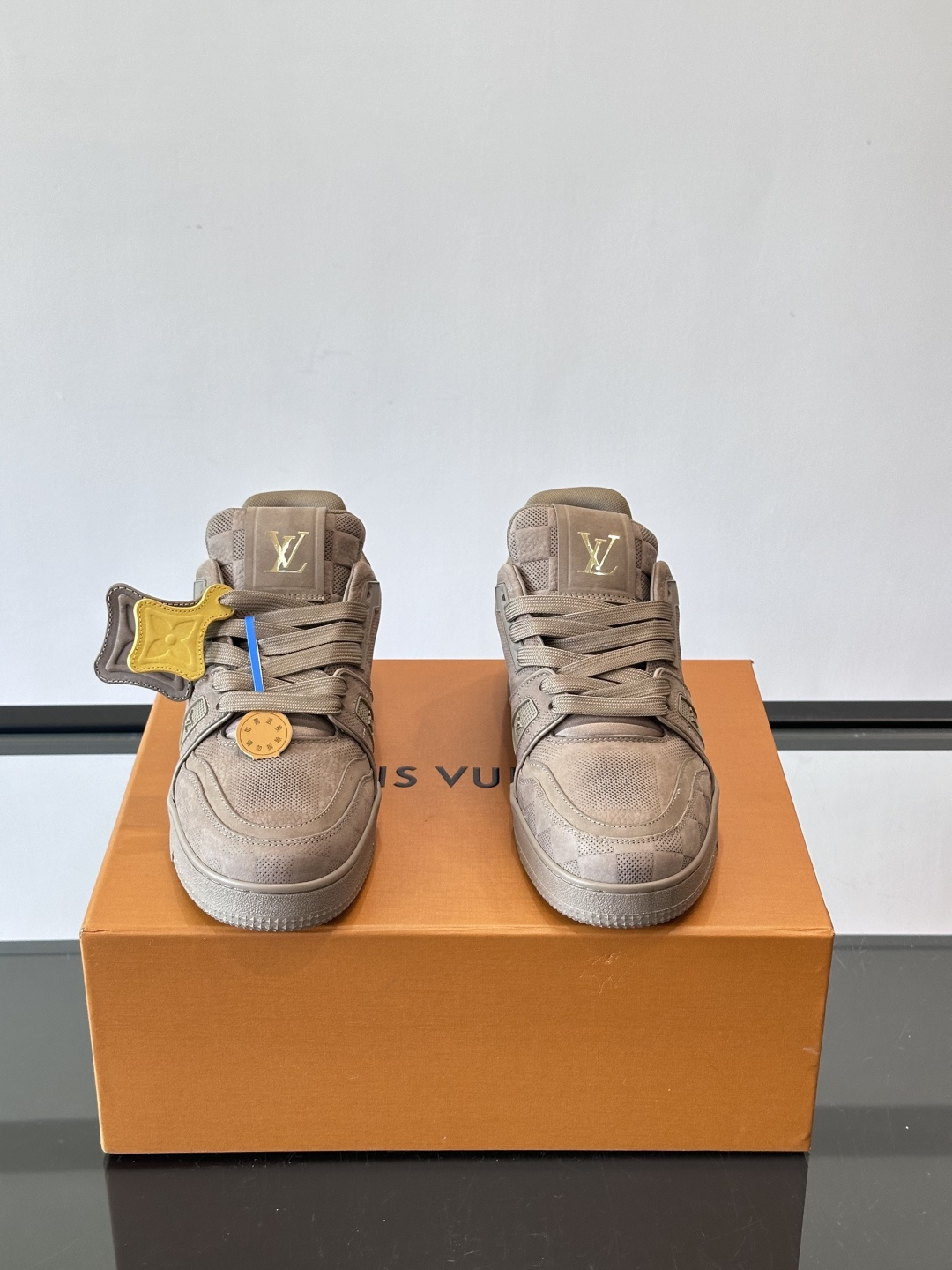 LV A貨 男款 Monogram 低筒運動鞋 黑白拼接 立體壓紋款