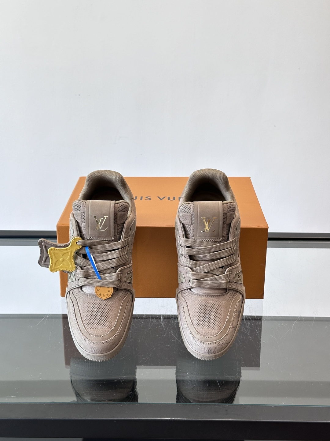 LV A貨 男款 Monogram 低筒運動鞋 黑白拼接 立體壓紋款| 9 LV A貨 男款 Monogram 低筒運動鞋 黑白拼接 立體壓紋款