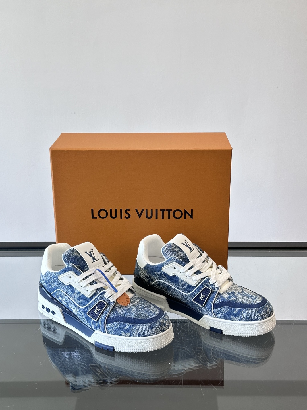 LV 男款牛仔藍拼接運動鞋 高仿 潮流配色 精品休閒百搭| 11 LV 男款牛仔藍拼接運動鞋 高仿 潮流配色 精品休閒百搭