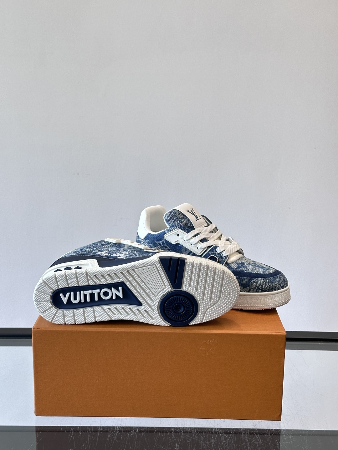LV 男款牛仔藍拼接運動鞋 高仿 潮流配色 精品休閒百搭| 7 LV 男款牛仔藍拼接運動鞋 高仿 潮流配色 精品休閒百搭