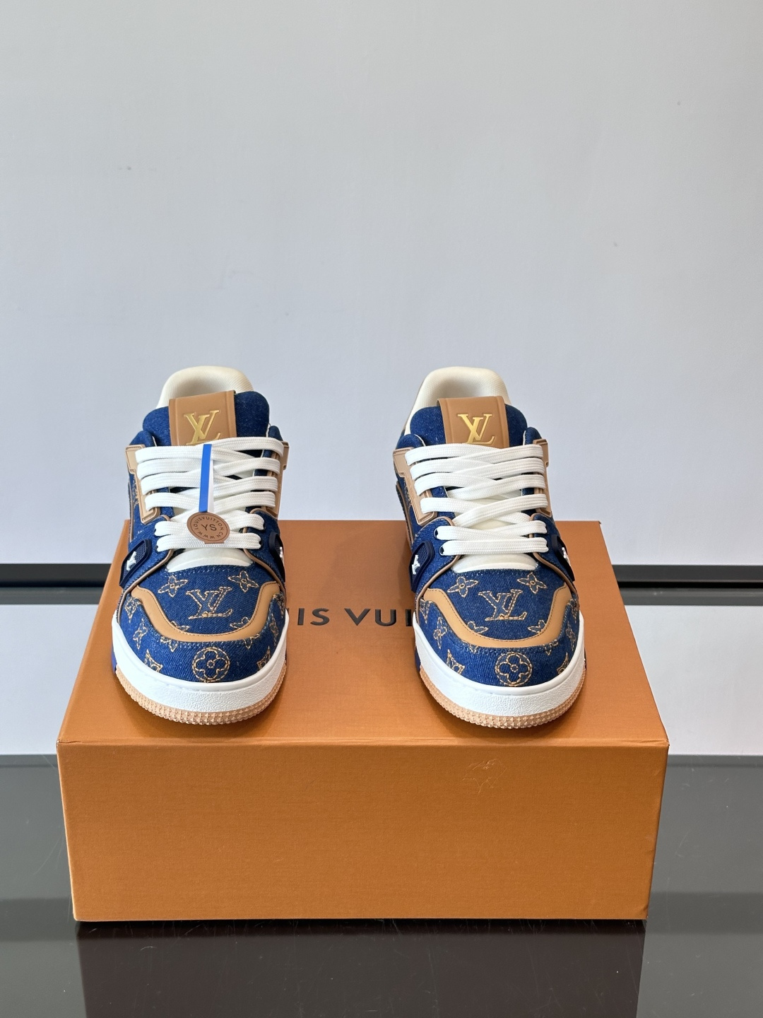 LV 男款刺繡丹寧休閒鞋 高仿 經典藍色精品潮流款| 14 LV 男款刺繡丹寧休閒鞋 高仿 經典藍色精品潮流款