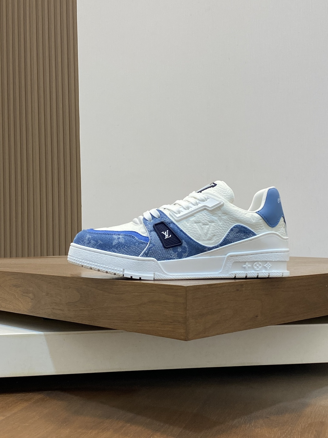 LV 一比一藍色撞白運動鞋 Monogram 帆布拼接清爽百搭| 14 LV 一比一藍色撞白運動鞋 Monogram 帆布拼接清爽百搭