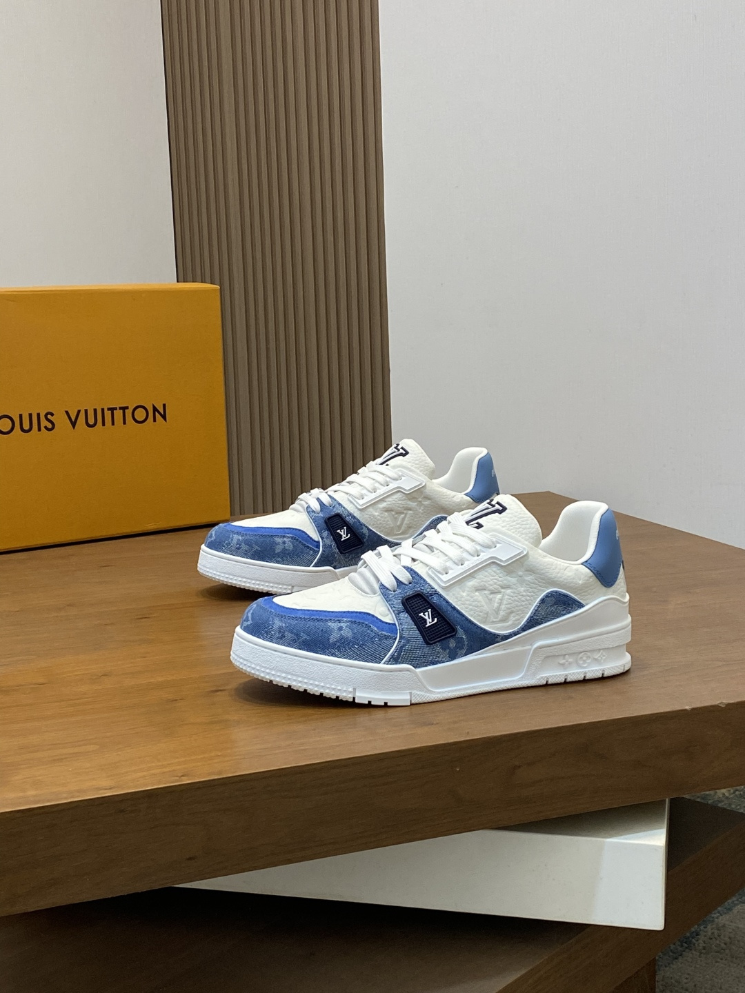 LV 一比一藍色撞白運動鞋 Monogram 帆布拼接清爽百搭| 13 LV 一比一藍色撞白運動鞋 Monogram 帆布拼接清爽百搭