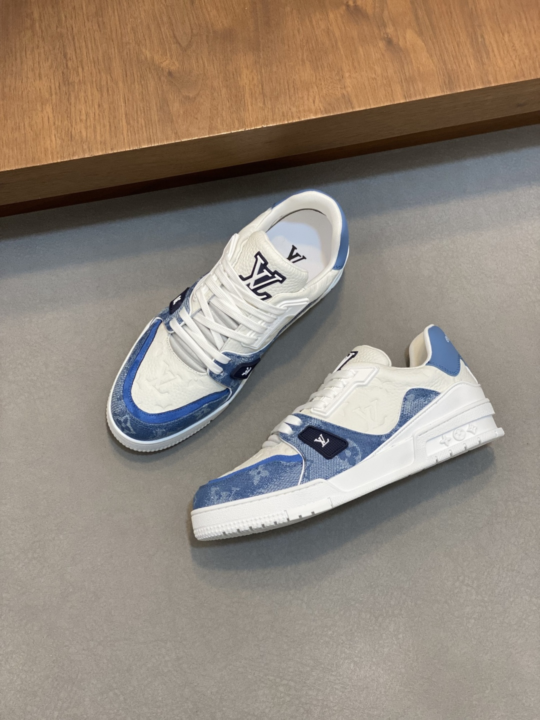 LV 一比一藍色撞白運動鞋 Monogram 帆布拼接清爽百搭| 11 LV 一比一藍色撞白運動鞋 Monogram 帆布拼接清爽百搭