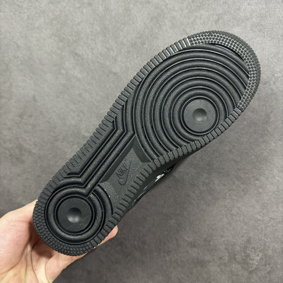LV 一比一黑白滿版 Monogram 低筒球鞋 街頭黑魂質感款| 8 LV 一比一黑白滿版 Monogram 低筒球鞋 街頭黑魂質感款