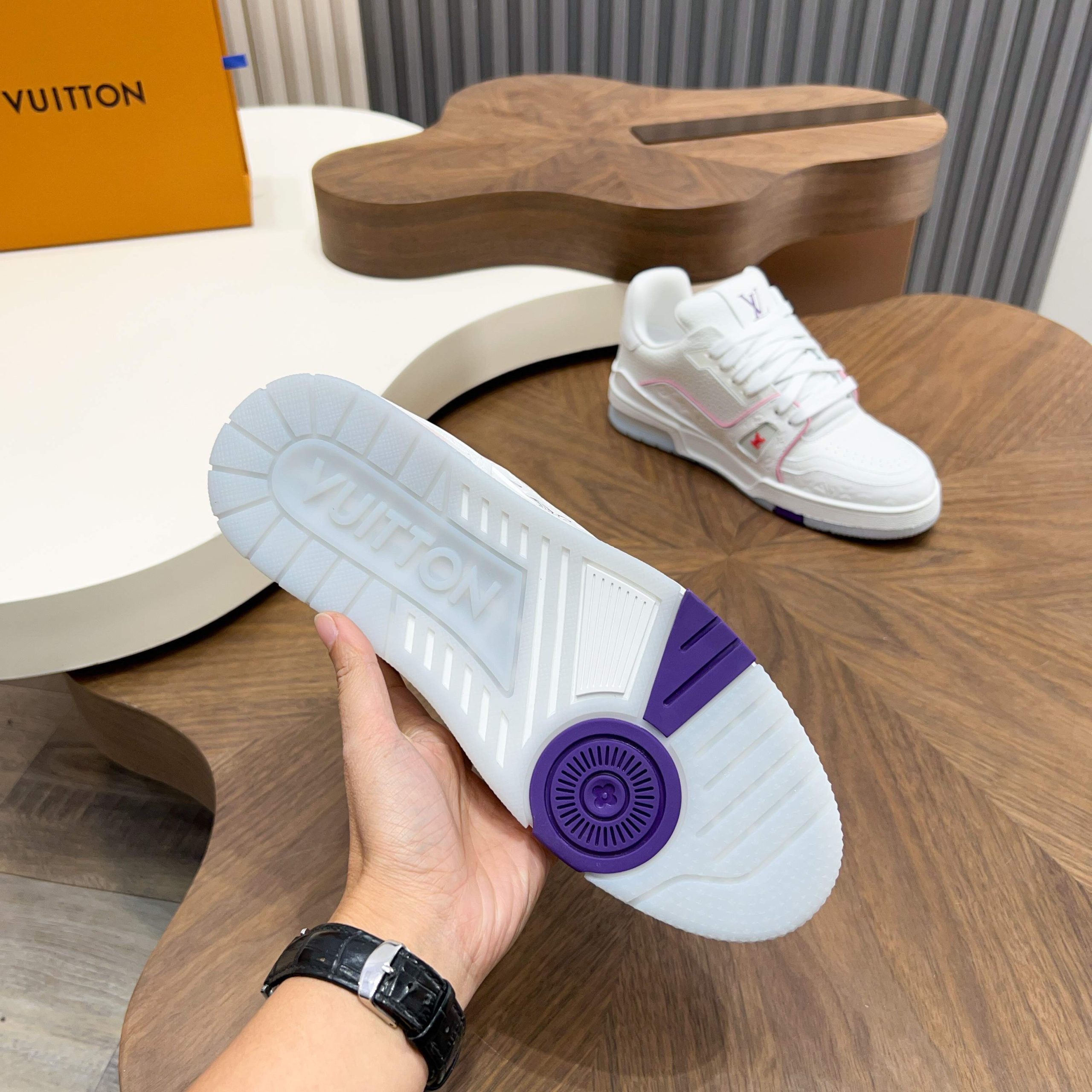 LV 原單白粉LV Trainer 女神系球鞋 清爽嫩色系氣質款| 13 LV 原單白粉LV Trainer 女神系球鞋 清爽嫩色系氣質款