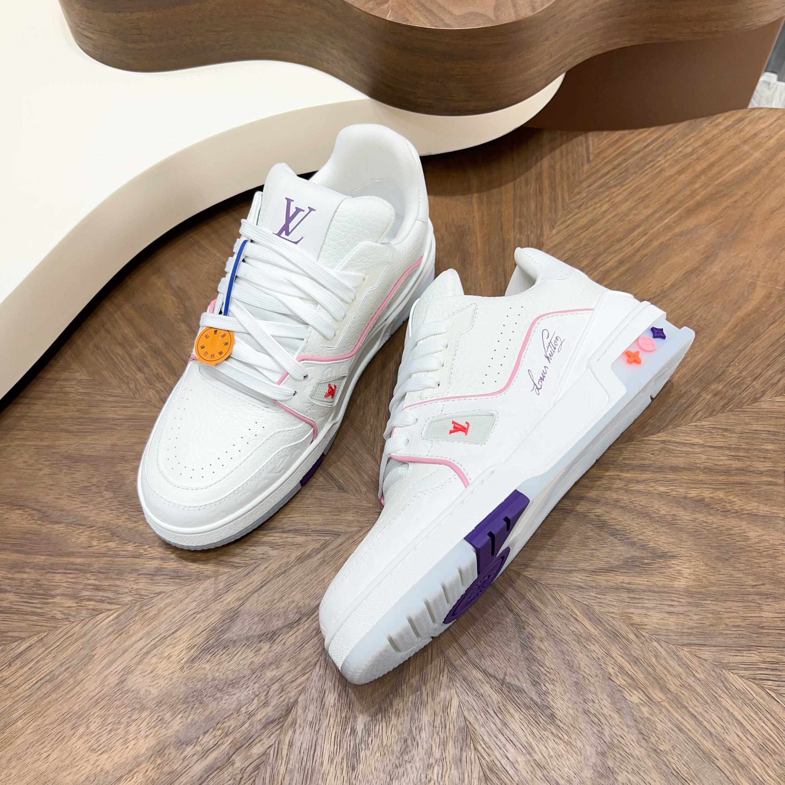 LV 原單白粉LV Trainer 女神系球鞋 清爽嫩色系氣質款| 7 LV 原單白粉LV Trainer 女神系球鞋 清爽嫩色系氣質款