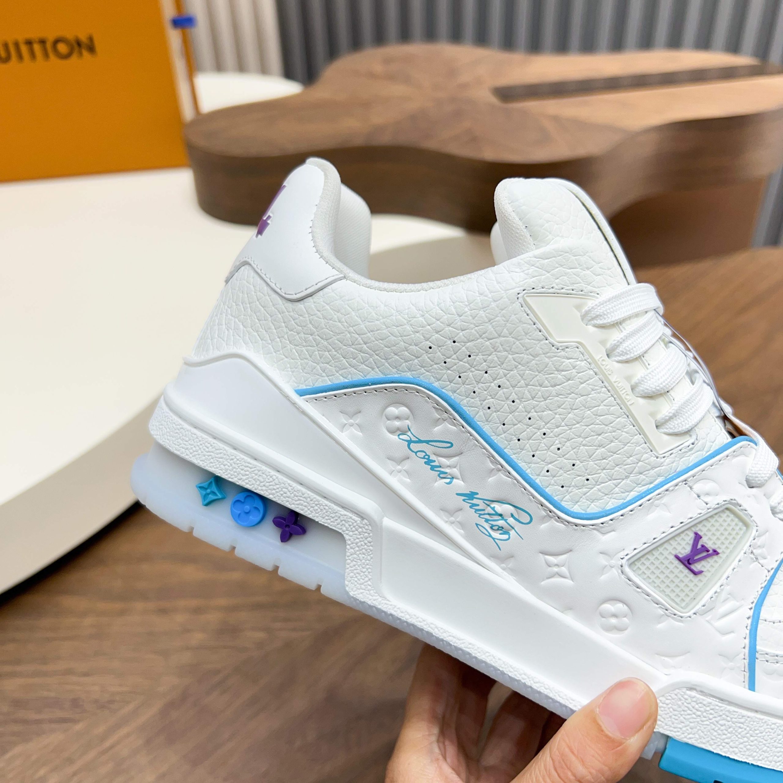 LV A貨白藍清新系LV Trainer 夏季百搭氣質色| 10 LV A貨白藍清新系LV Trainer 夏季百搭氣質色