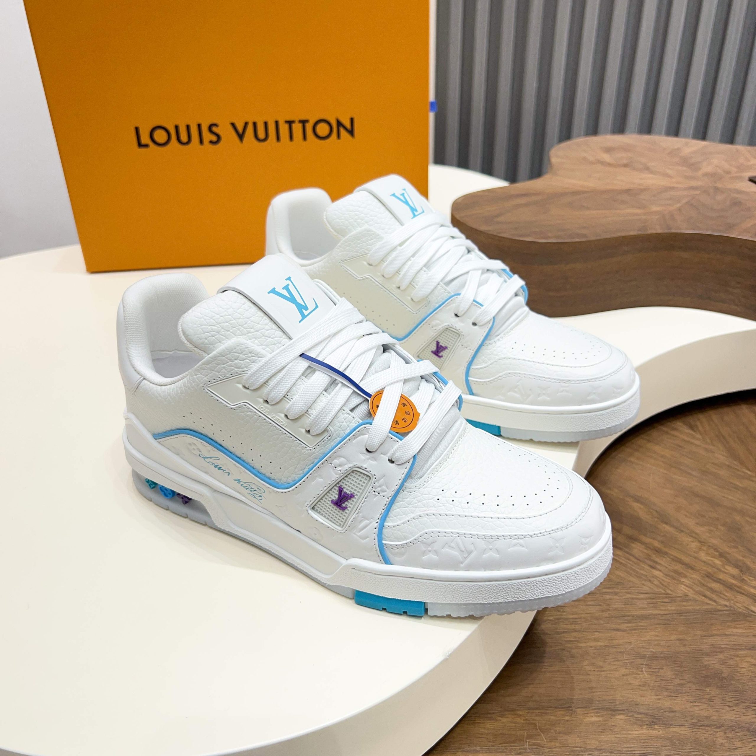 LV A貨白藍清新系LV Trainer 夏季百搭氣質色| 8 LV A貨白藍清新系LV Trainer 夏季百搭氣質色