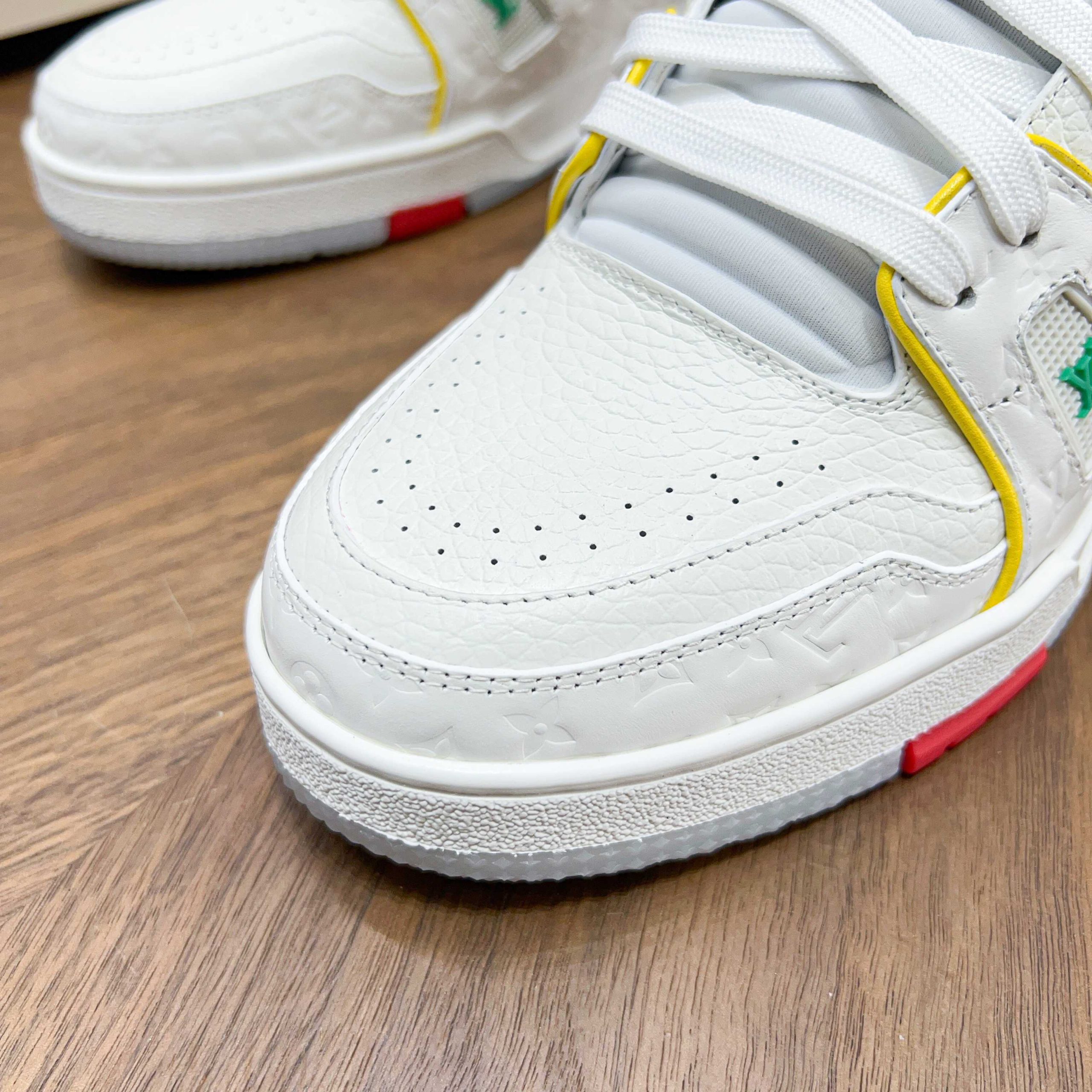LV 一比一白黃多彩LV Trainer 亮色細節增添街頭氛圍| 8 LV 一比一白黃多彩LV Trainer 亮色細節增添街頭氛圍