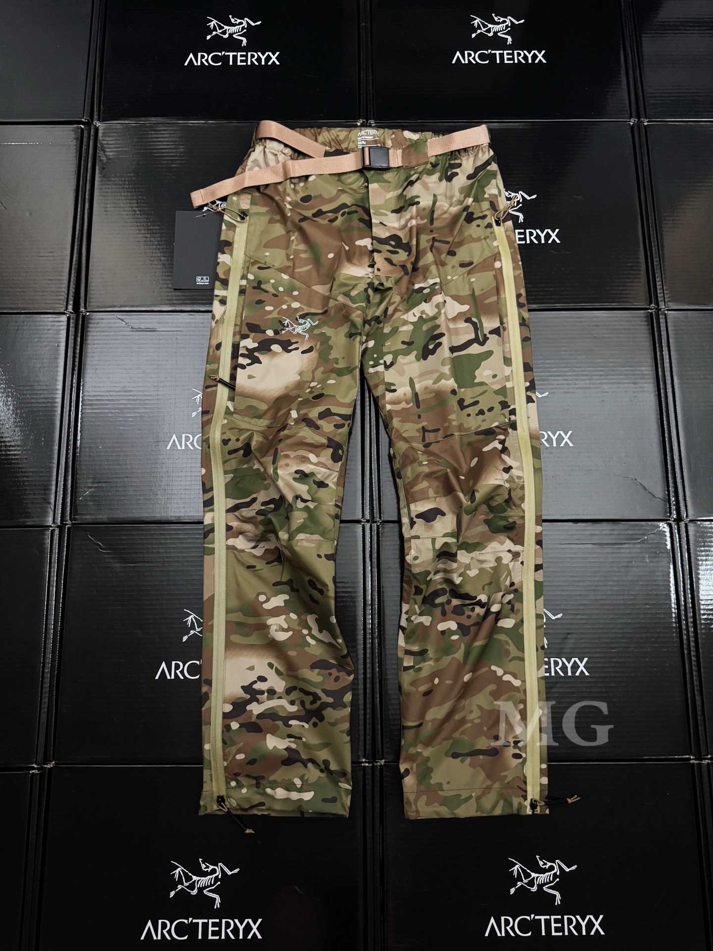 Arc'teryx 一比一 男款迷彩機能長褲 戰術戶外褲 軍風機能穿搭