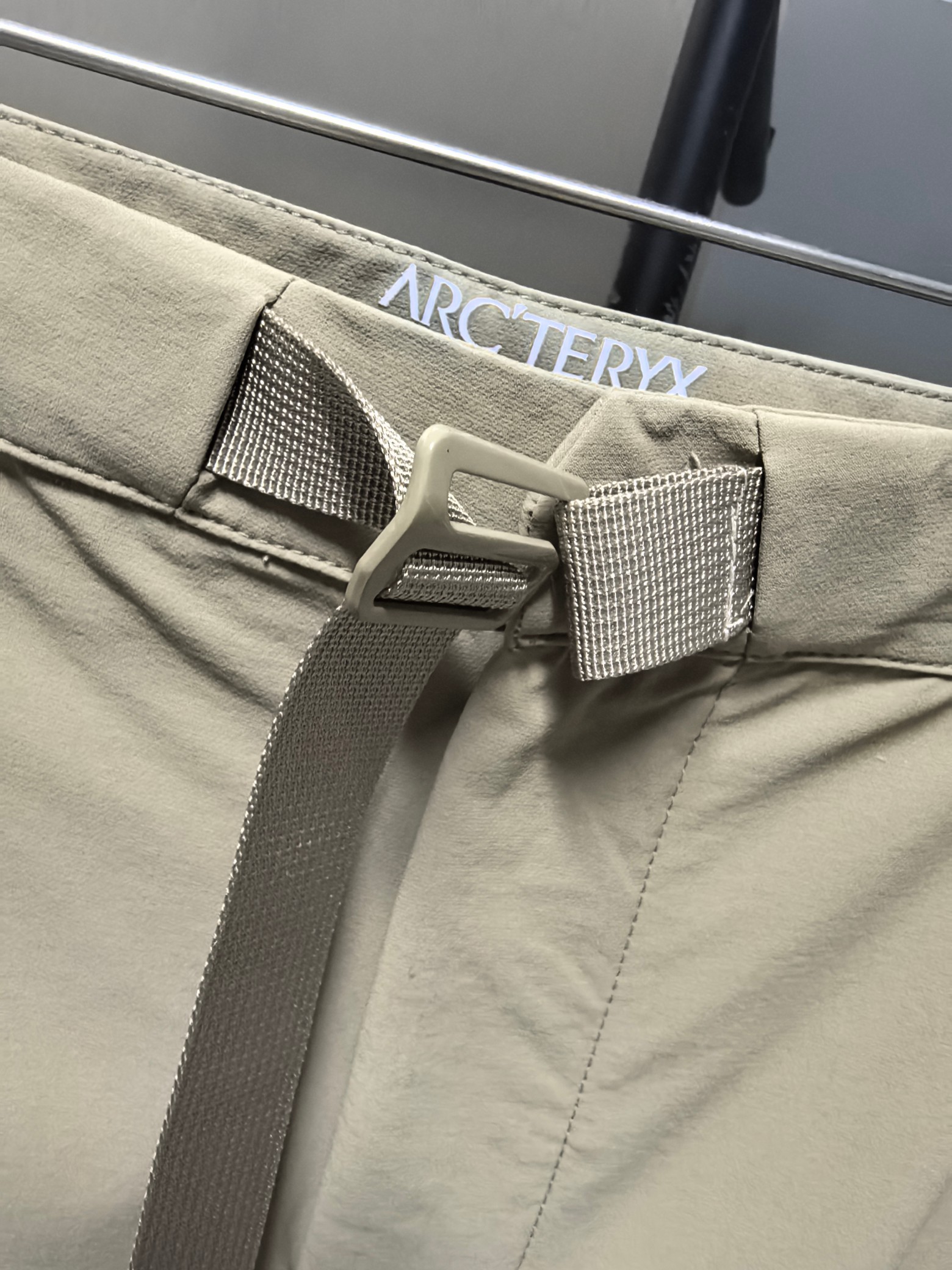 Arc'teryx 高仿 男款卡其機能長褲 輕量戶外休閒褲 百搭穿搭款| 13 Arc'teryx 高仿 男款卡其機能長褲 輕量戶外休閒褲 百搭穿搭款
