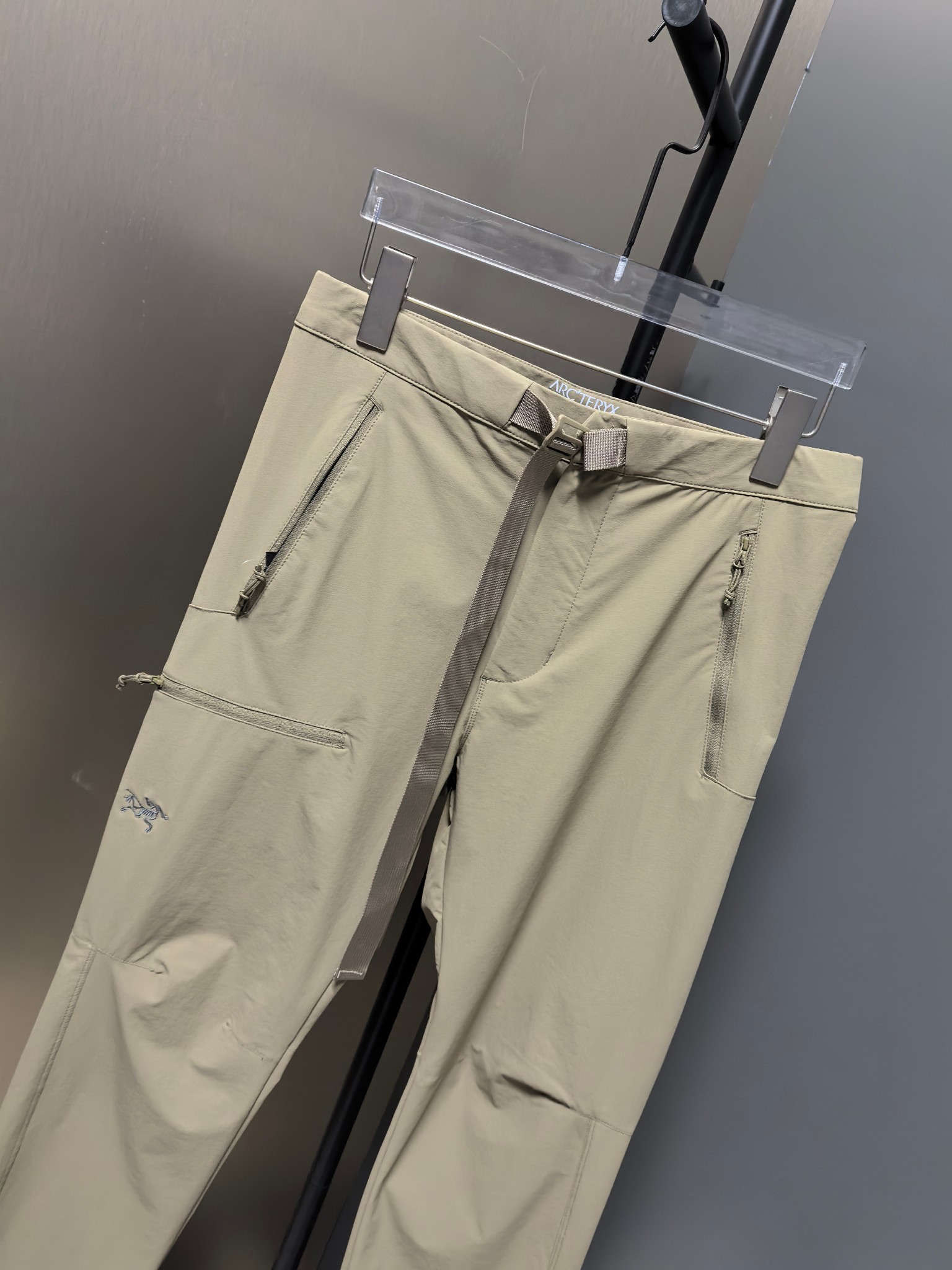 Arc'teryx 高仿 男款卡其機能長褲 輕量戶外休閒褲 百搭穿搭款| 10 Arc'teryx 高仿 男款卡其機能長褲 輕量戶外休閒褲 百搭穿搭款