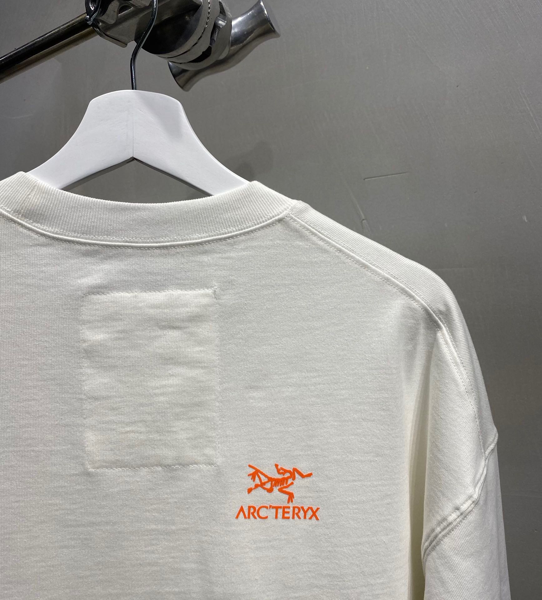 ARC'TERYX 一比一 男款字母印花短袖T恤 極簡戶外休閒款| 10 ARC'TERYX 一比一 男款字母印花短袖T恤 極簡戶外休閒款