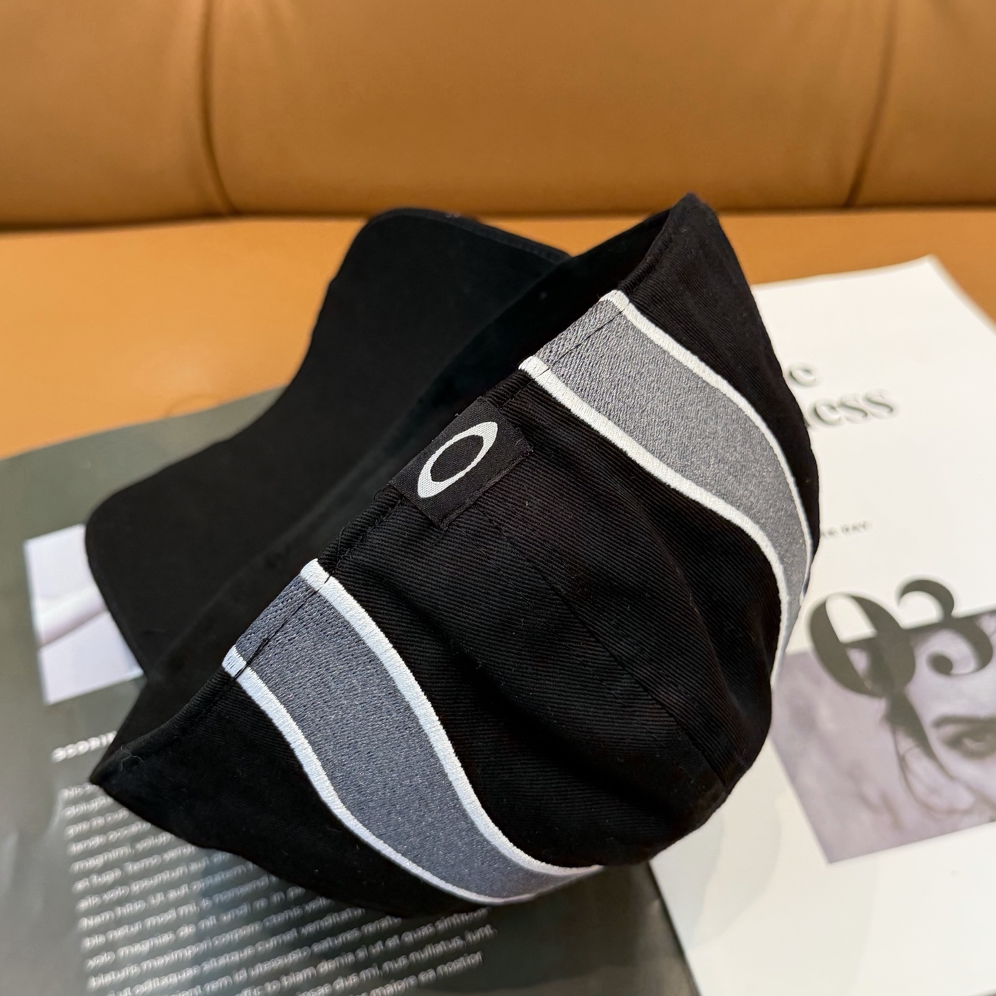 BALENCIAGA 高仿 男款 運動拼接刺繡棒球帽 黑色潮流帽| 13 BALENCIAGA 高仿 男款 運動拼接刺繡棒球帽 黑色潮流帽