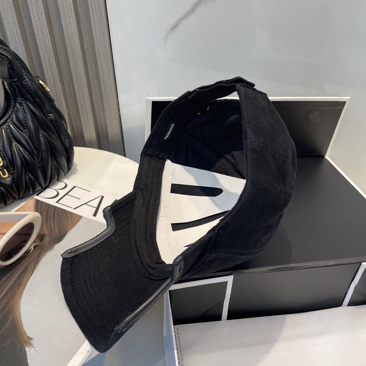 BALENCIAGA A貨 男款 簡約LOGO棒球帽 黑色時尚帽| 12 BALENCIAGA A貨 男款 簡約LOGO棒球帽 黑色時尚帽