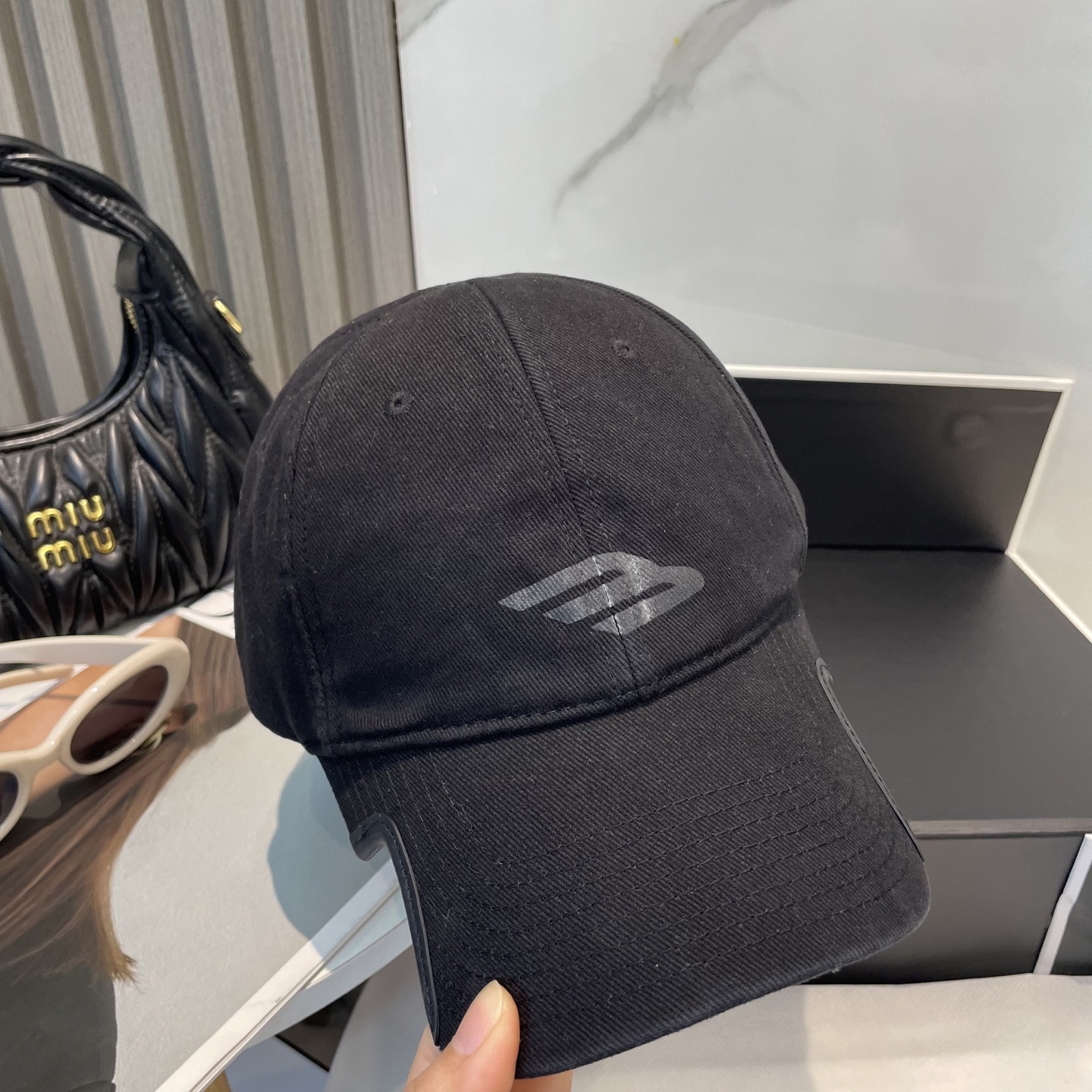 BALENCIAGA A貨 男款 簡約LOGO棒球帽 黑色時尚帽| 11 BALENCIAGA A貨 男款 簡約LOGO棒球帽 黑色時尚帽