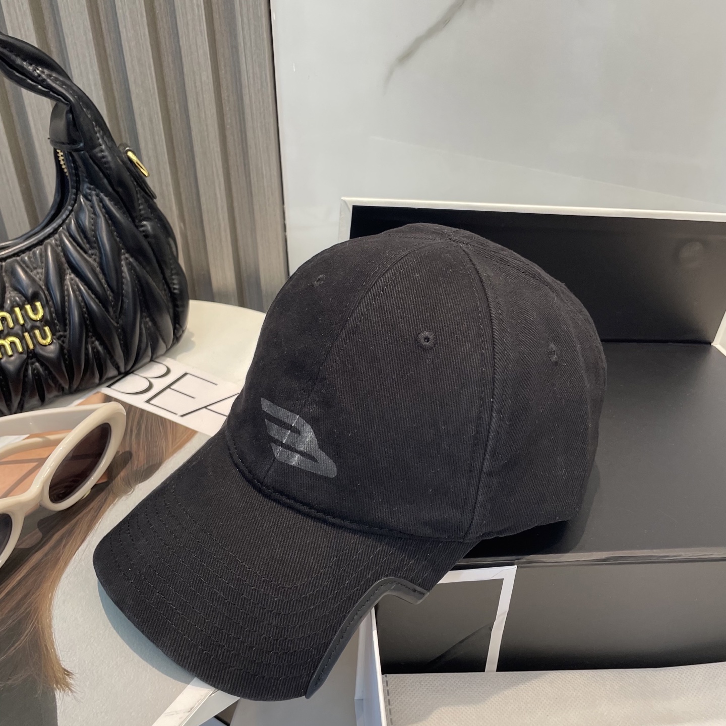 BALENCIAGA A貨 男款 簡約LOGO棒球帽 黑色時尚帽| 10 BALENCIAGA A貨 男款 簡約LOGO棒球帽 黑色時尚帽
