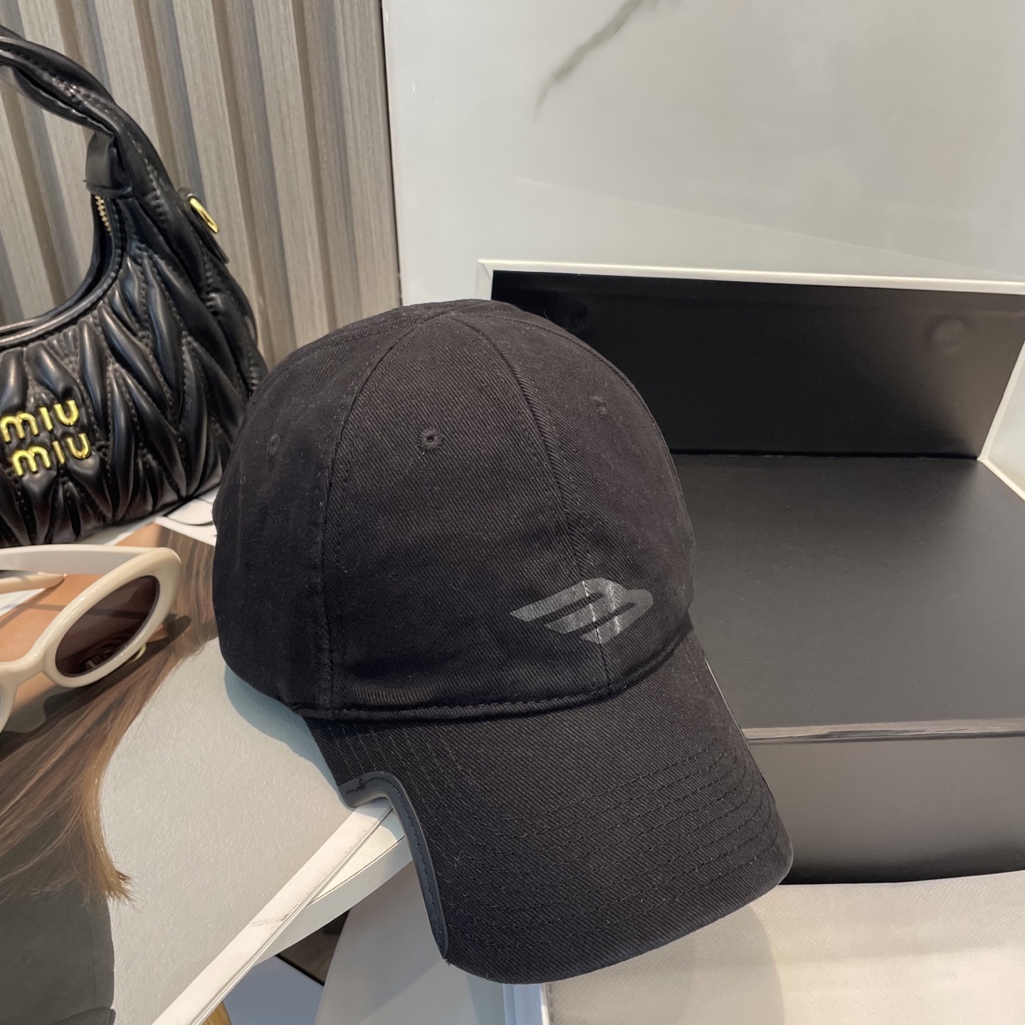 BALENCIAGA A貨 男款 簡約LOGO棒球帽 黑色時尚帽| 8 BALENCIAGA A貨 男款 簡約LOGO棒球帽 黑色時尚帽