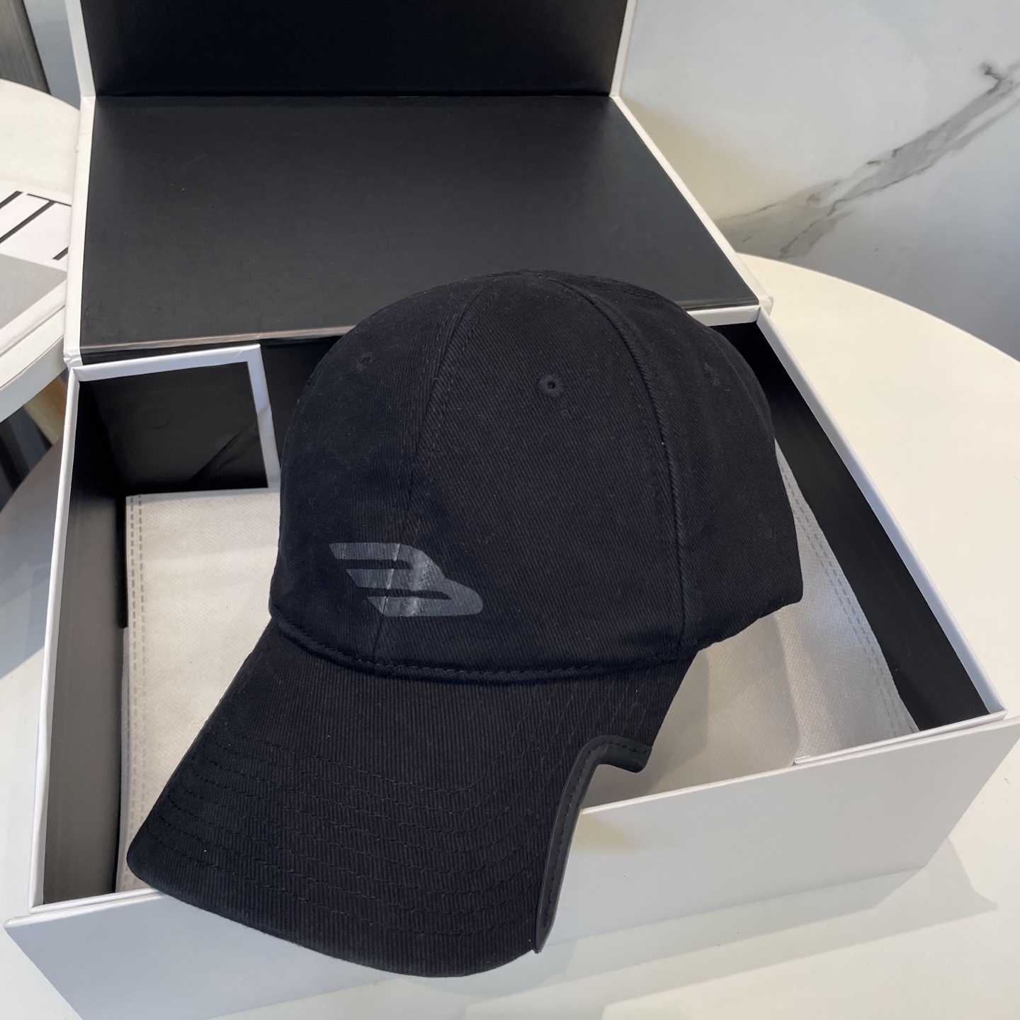 BALENCIAGA A貨 男款 簡約LOGO棒球帽 黑色時尚帽| 7 BALENCIAGA A貨 男款 簡約LOGO棒球帽 黑色時尚帽