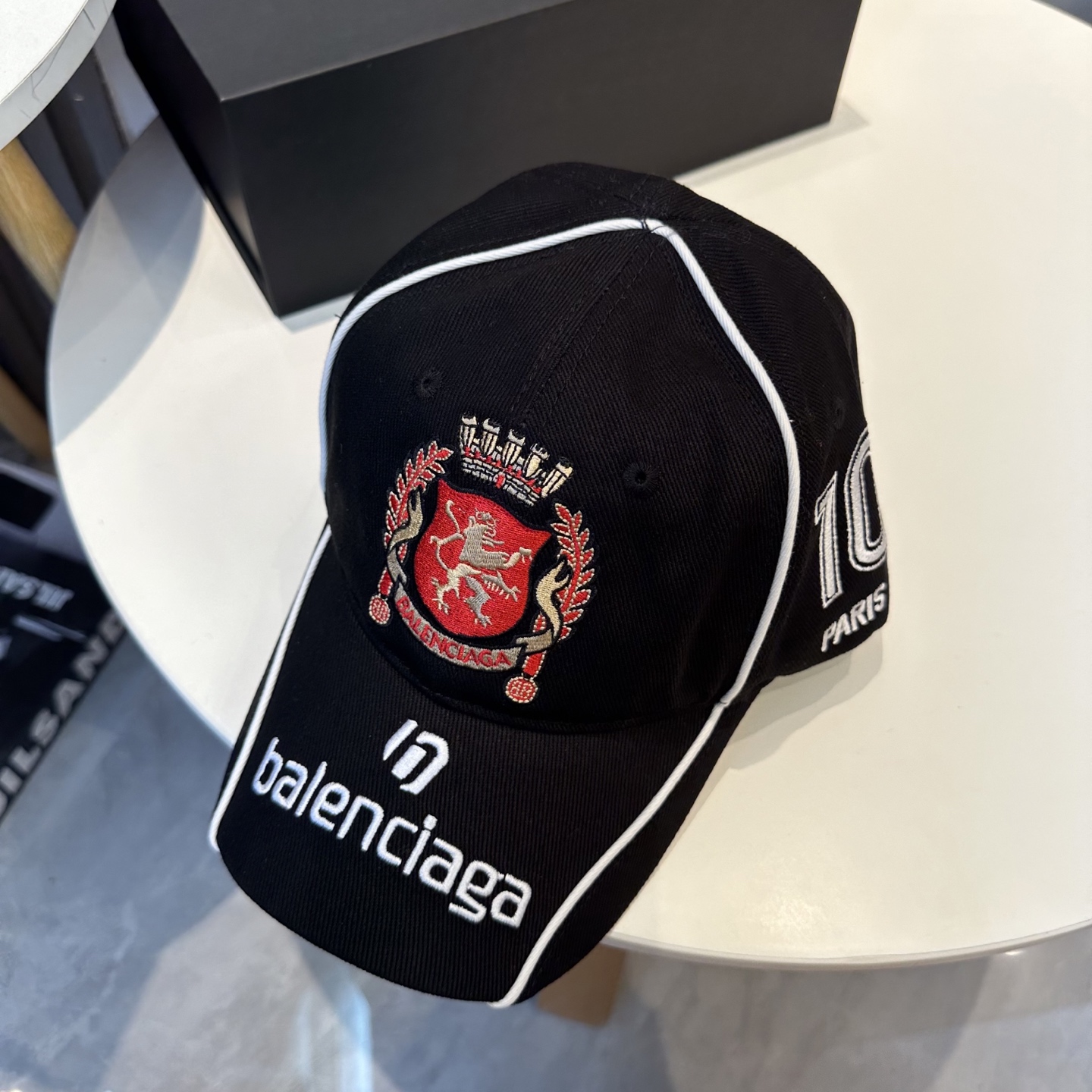 BALENCIAGA 高仿 男款 刺繡LOGO棒球帽 黑色百搭休閒帽| 10 BALENCIAGA 高仿 男款 刺繡LOGO棒球帽 黑色百搭休閒帽
