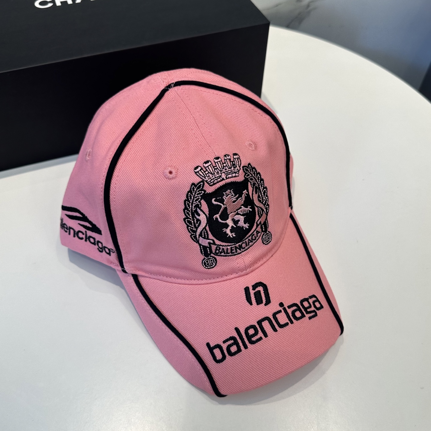 BALENCIAGA A貨 男款 徽章刺繡棒球帽 粉色時尚帽| 11 BALENCIAGA A貨 男款 徽章刺繡棒球帽 粉色時尚帽