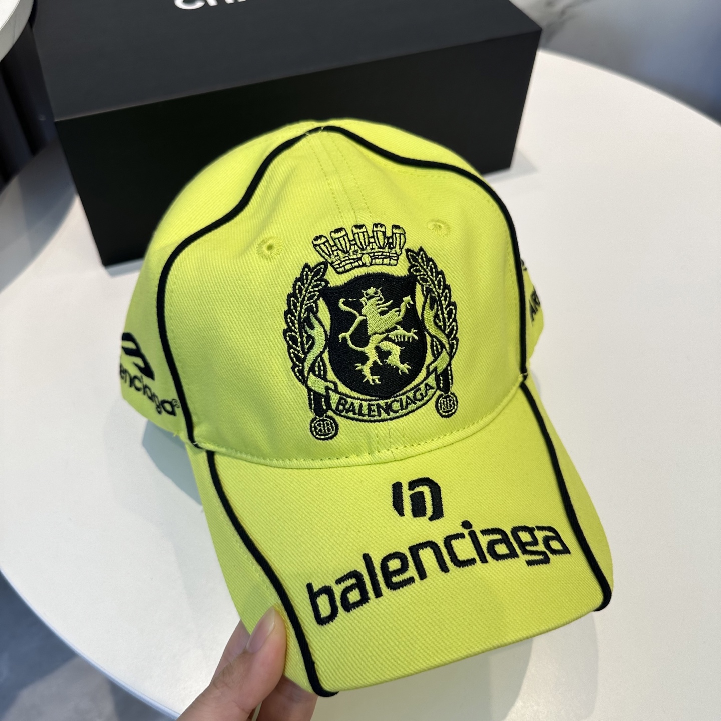 BALENCIAGA 高仿 男款 徽章刺繡棒球帽 螢光黃潮流帽| 10 BALENCIAGA 高仿 男款 徽章刺繡棒球帽 螢光黃潮流帽