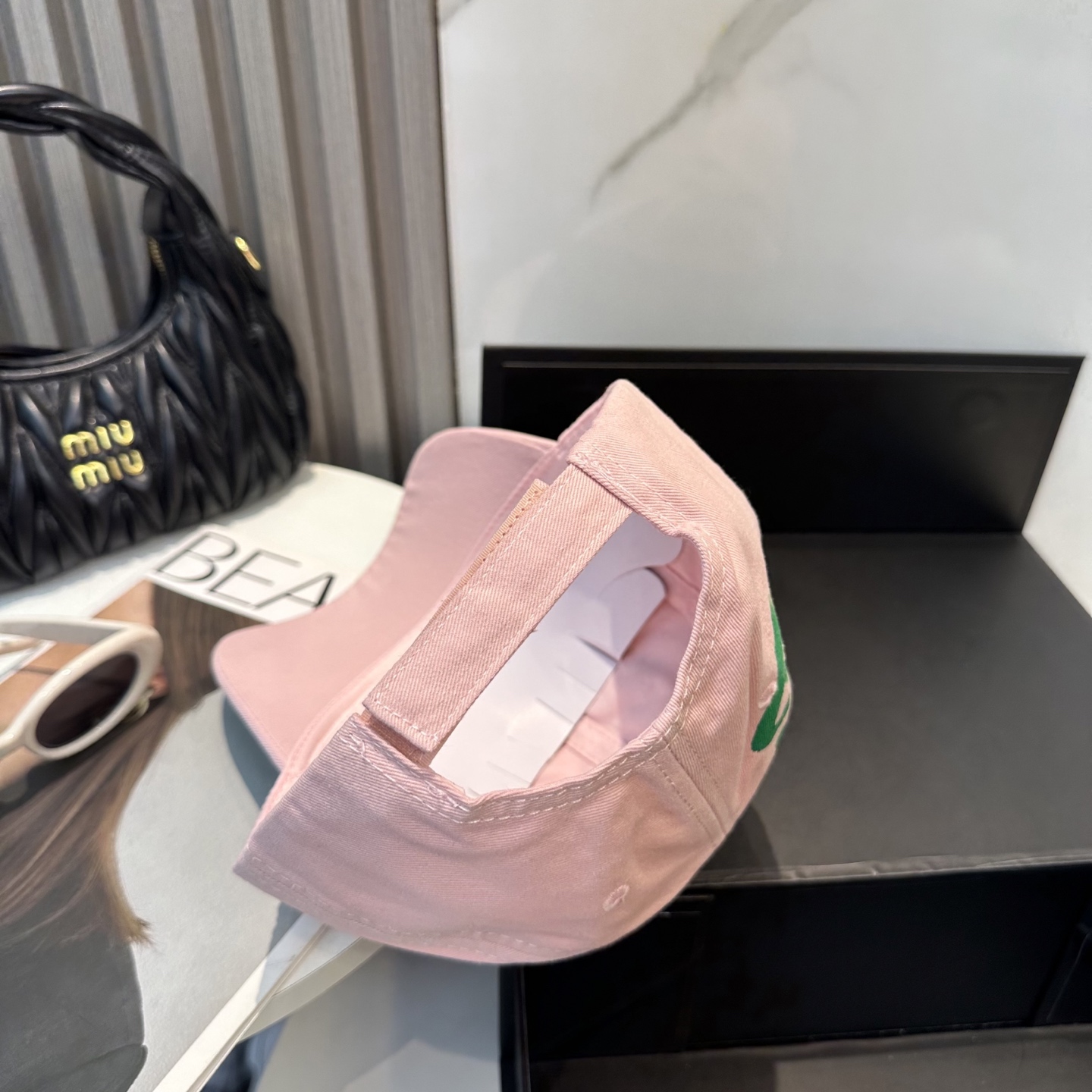 BALENCIAGA 原單 男款 徽章刺繡棒球帽 粉色潮流帽| 12 BALENCIAGA 原單 男款 徽章刺繡棒球帽 粉色潮流帽