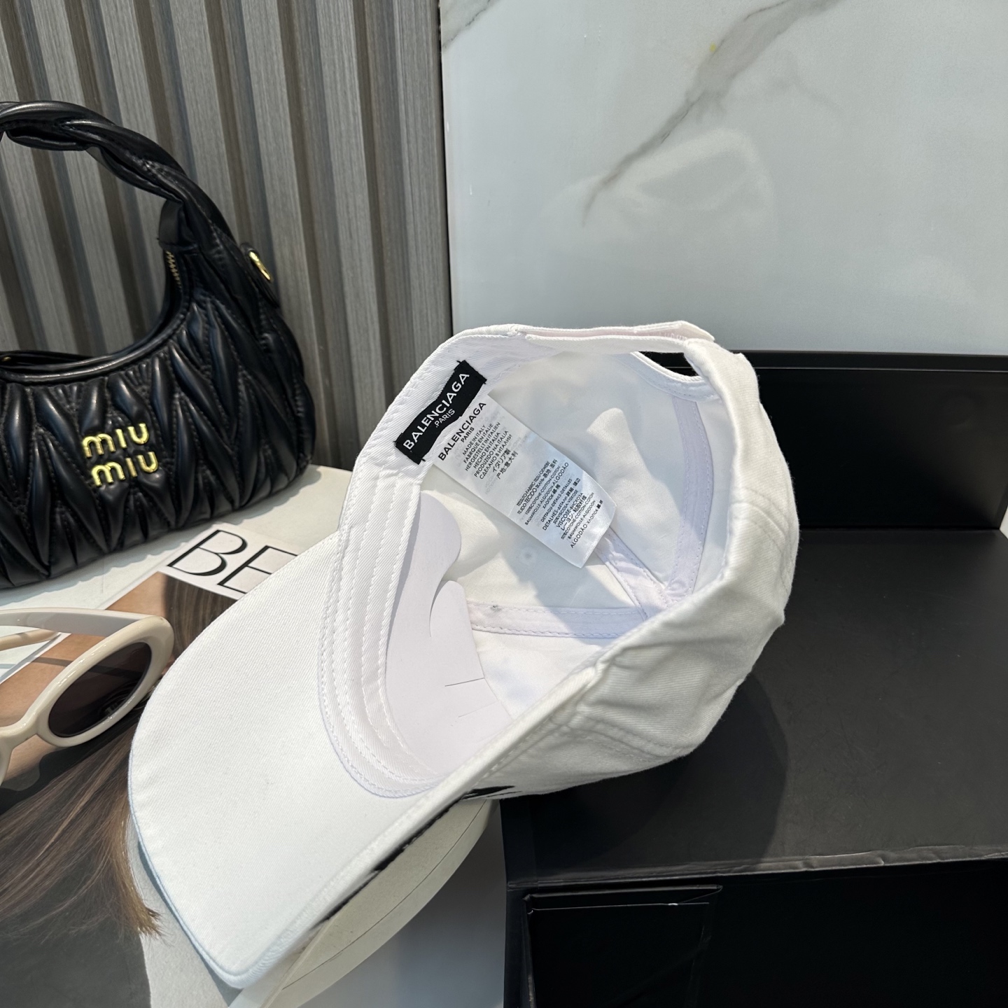 BALENCIAGA 高仿 男款 手寫LOGO棒球帽 白色潮流帽| 12 BALENCIAGA 高仿 男款 手寫LOGO棒球帽 白色潮流帽
