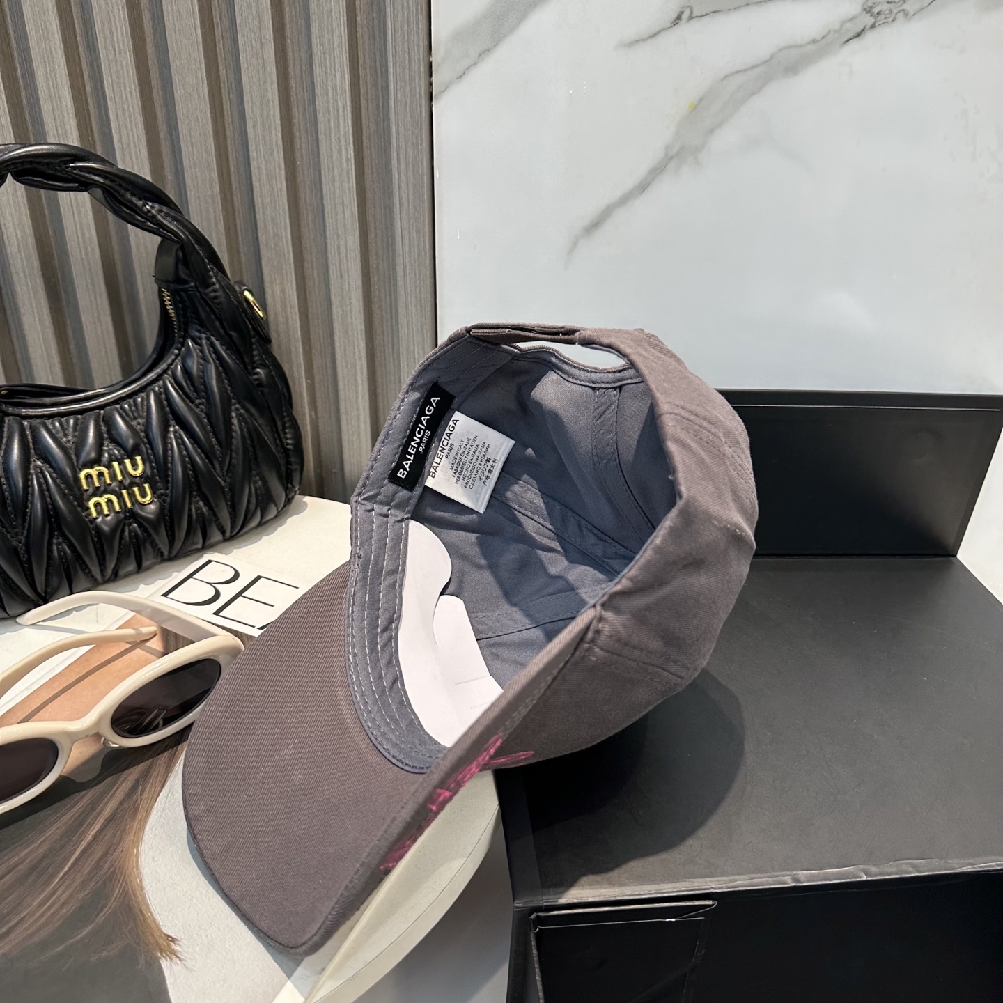 BALENCIAGA 高仿 男款 手寫LOGO棒球帽 咖啡色潮流帽| 12 BALENCIAGA 高仿 男款 手寫LOGO棒球帽 咖啡色潮流帽